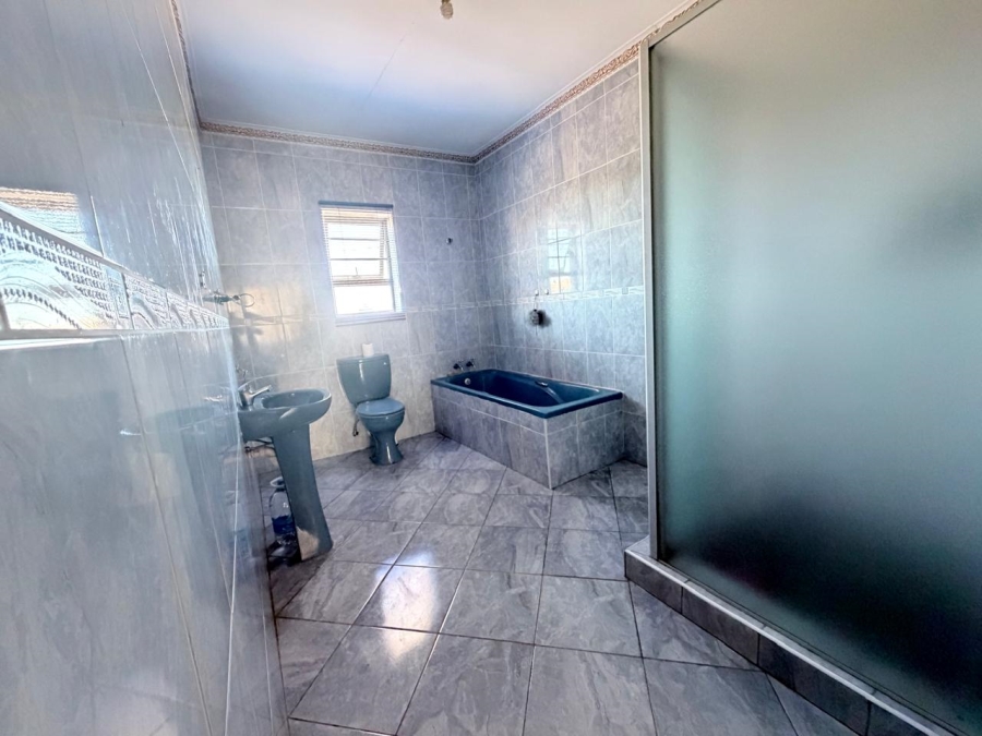 3 Bedroom Property for Sale in Madeira Park Eastern Cape